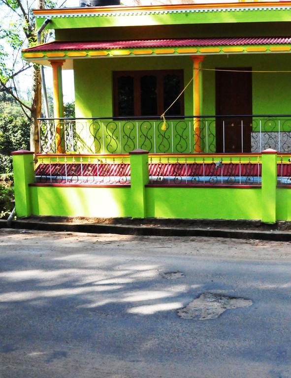 Akashadeepa Homestay ماديكيري الغرفة الصورة