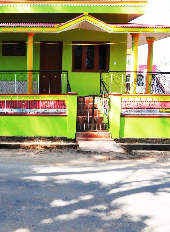 Akashadeepa Homestay ماديكيري الغرفة الصورة